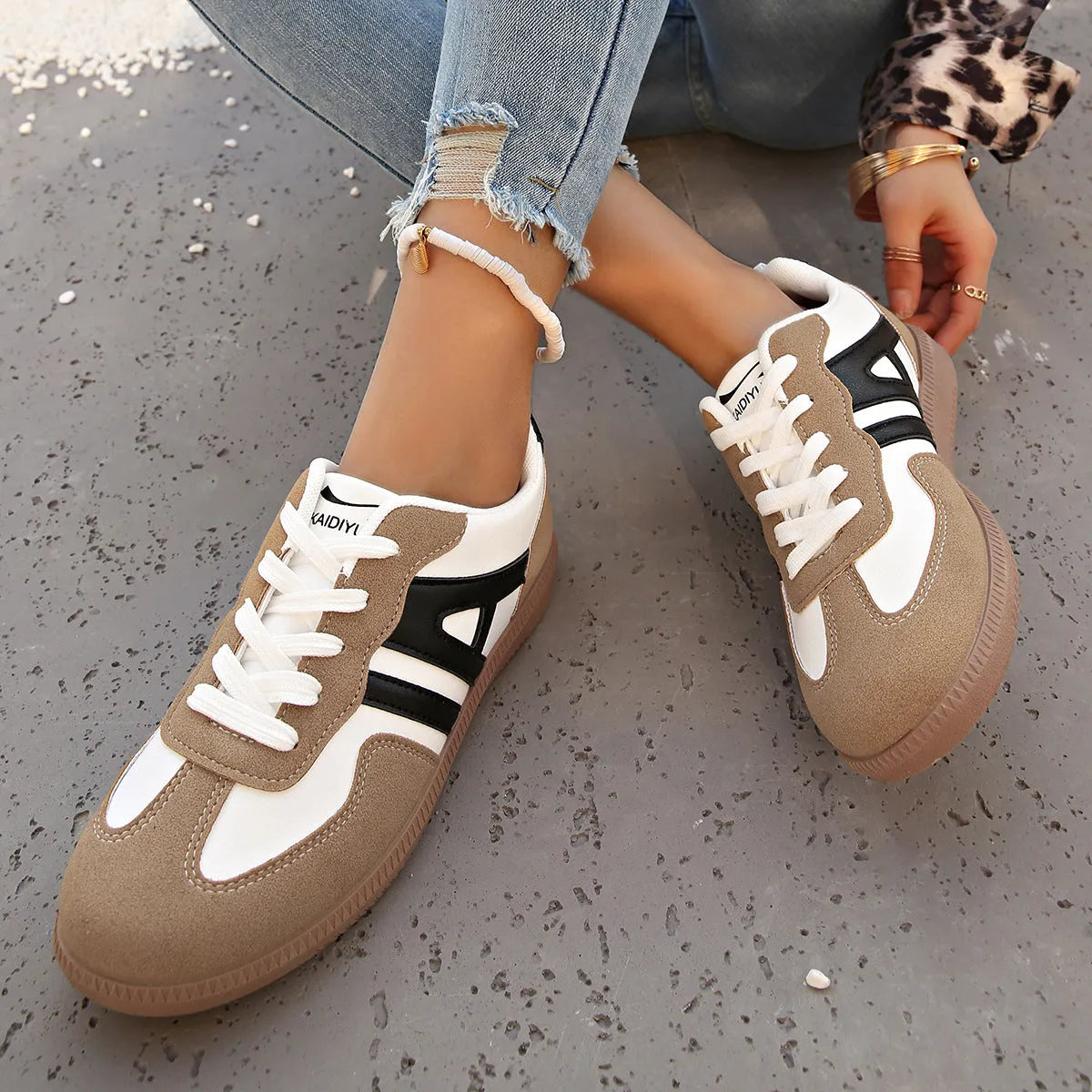 Women's retro colour matching lace-up jogging shoes in grey with low platform heel and round toe.