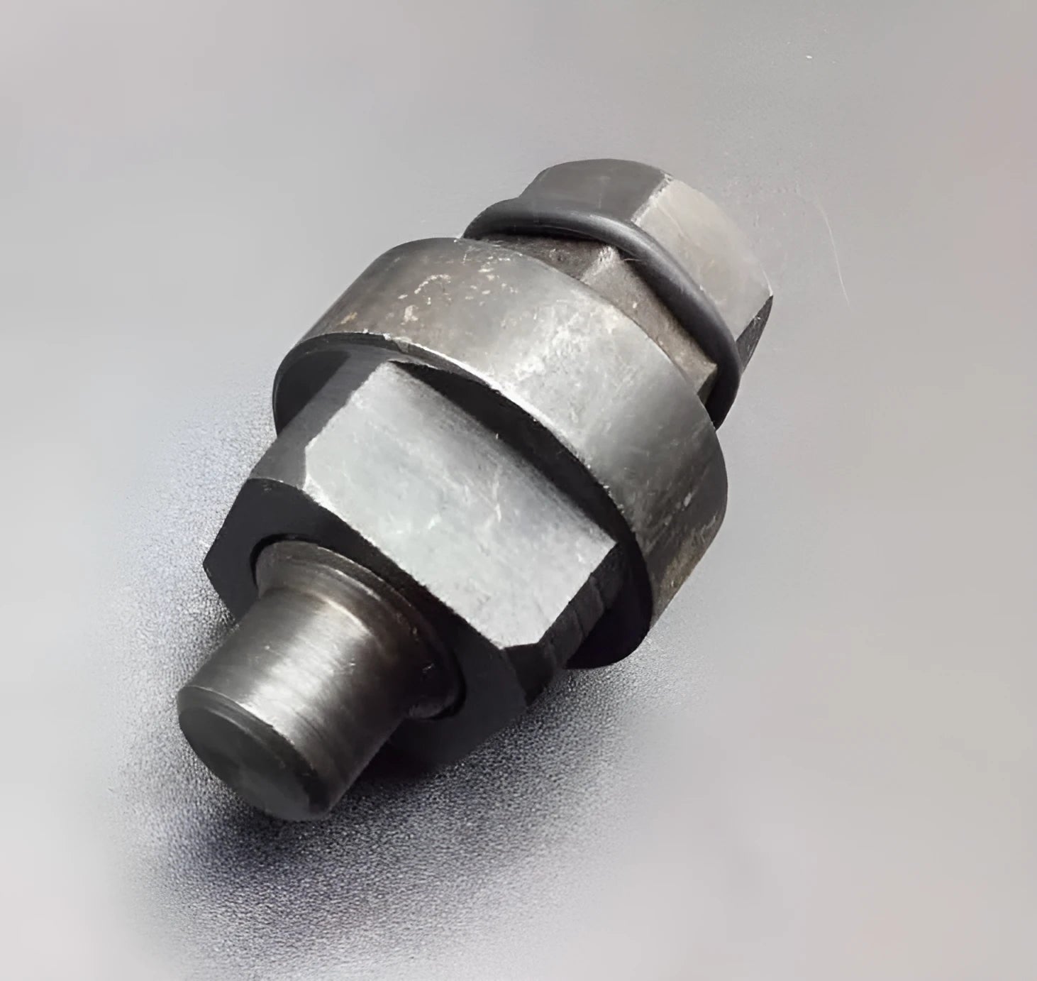 Aodi T40058 special service tool, a crankshaft rotating sleeve for engine timing with directional arrows.