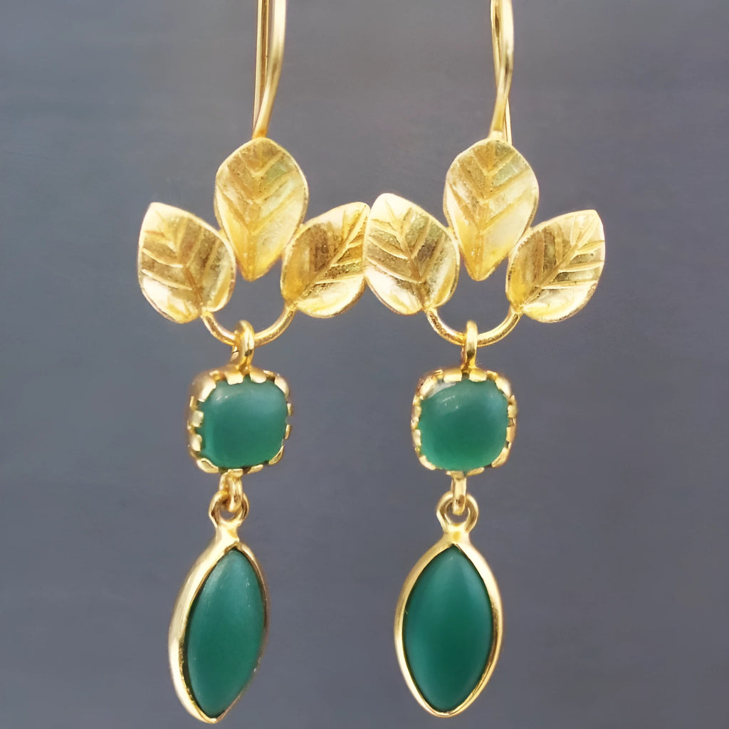 Gold-coloured drop earrings with French leaves tassel and water drop zircon accents