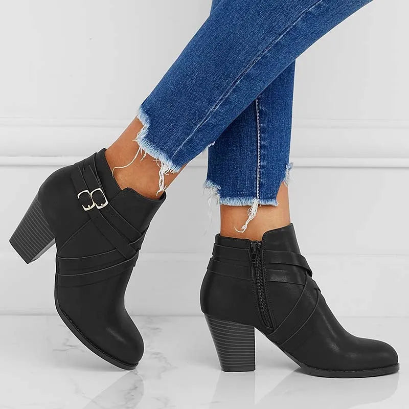 Plus-size grey ankle boot with side zip, chunky 7cm heel, buckle strap and rubber sole