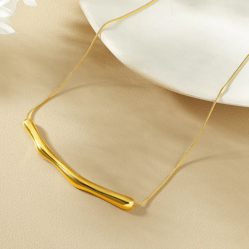 Irregular pleated titanium steel necklace for women in gold or steel electroplated finish
