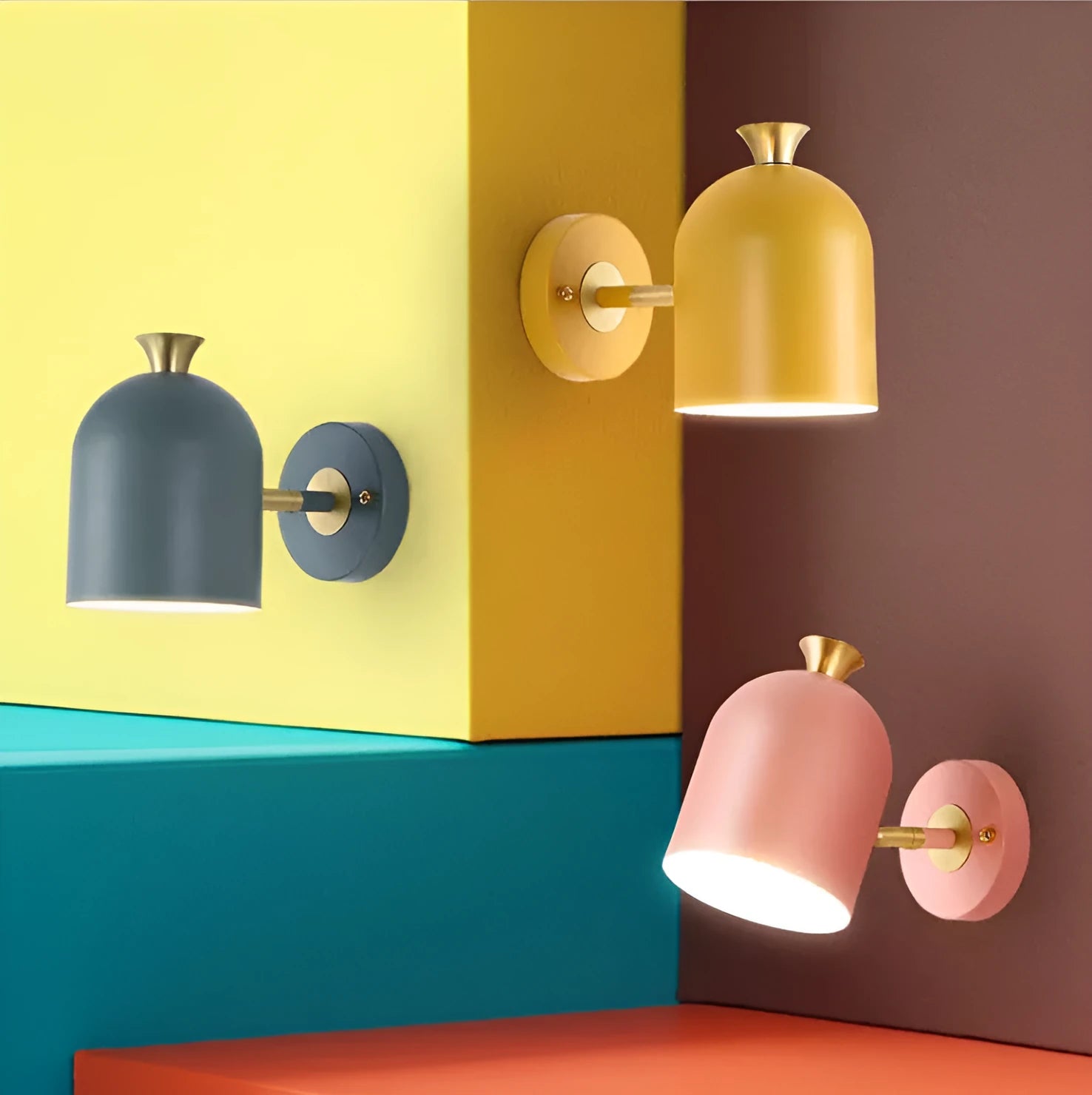 Single-head aluminium wall lamp in blue, green, pink or yellow with a 5W LED light.