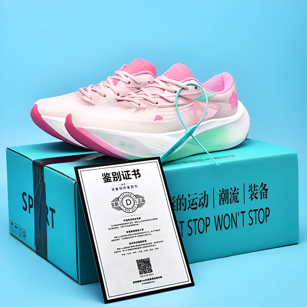 Low-top carbon plate running sneaker in various colours with natural rubber sole and lace-up design.