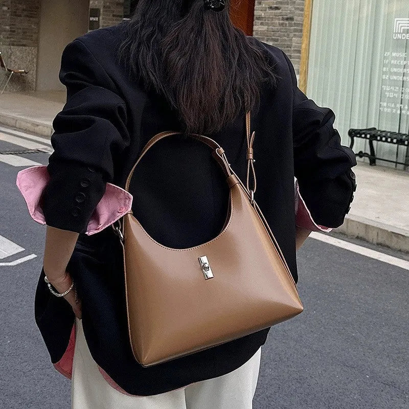 Genuine leather dumpling-shaped crossbody bag with shoulder strap and multiple pockets