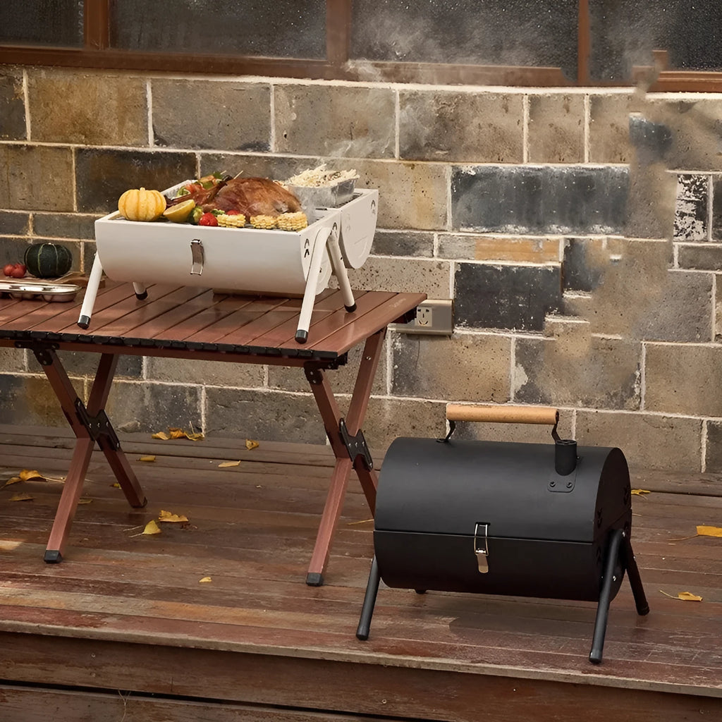 White round portable folding charcoal grill with detachable meshes and carbon tanks.