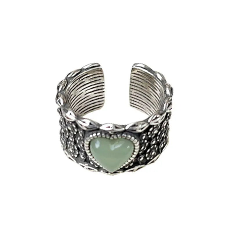 Adjustable heart-shaped ring with retro wide-faced white moonlight design in white or green colour