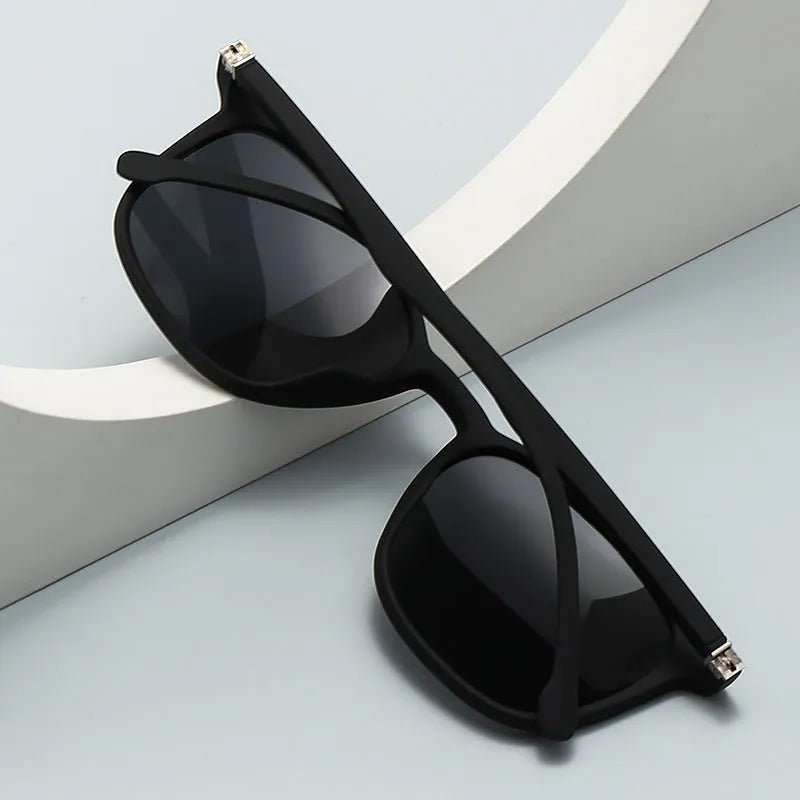Men's polarised sunglasses with PC frames and UV400 protection in various colour options