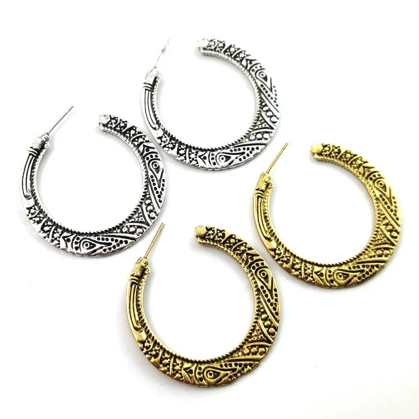 C-shaped vintage engraving earrings in alloy metal with bronze colour finish