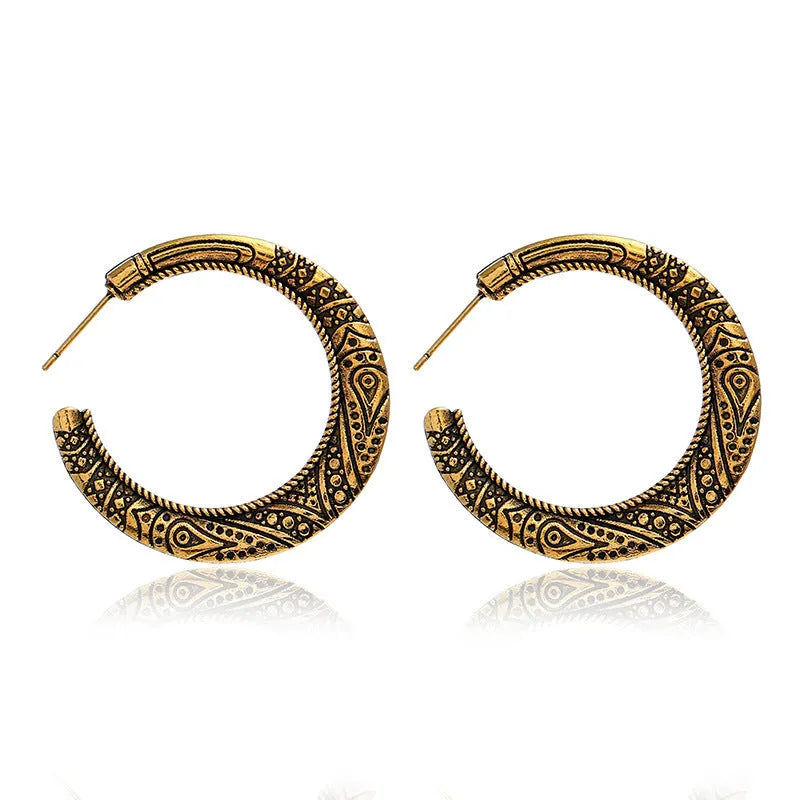 C-shaped vintage engraving earrings in alloy metal with bronze colour finish