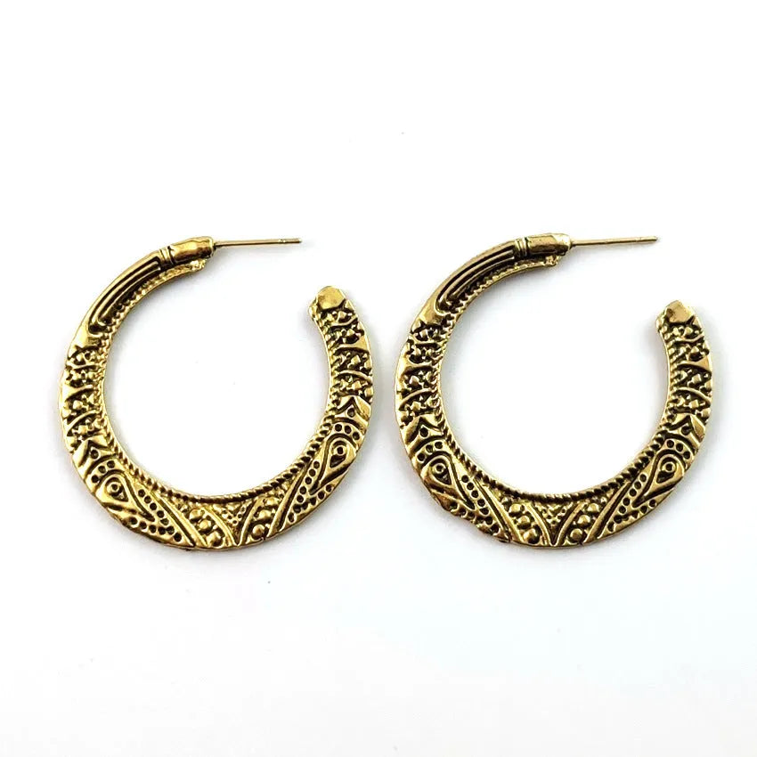 C-shaped vintage engraving earrings in alloy metal with bronze colour finish