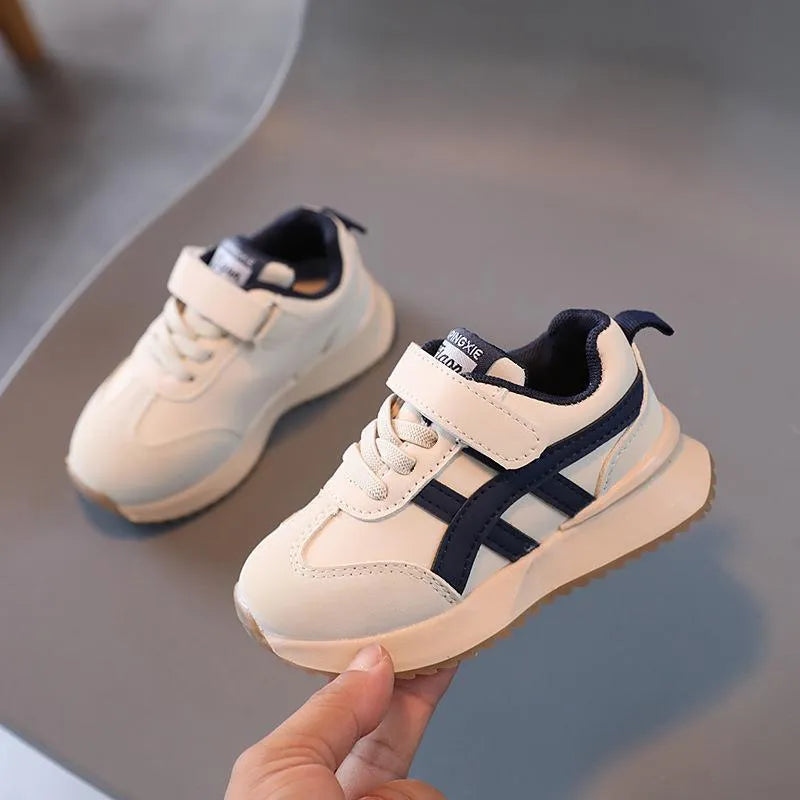 Children's white synthetic leather sneakers with Velcro strap and rubber sole in size 25