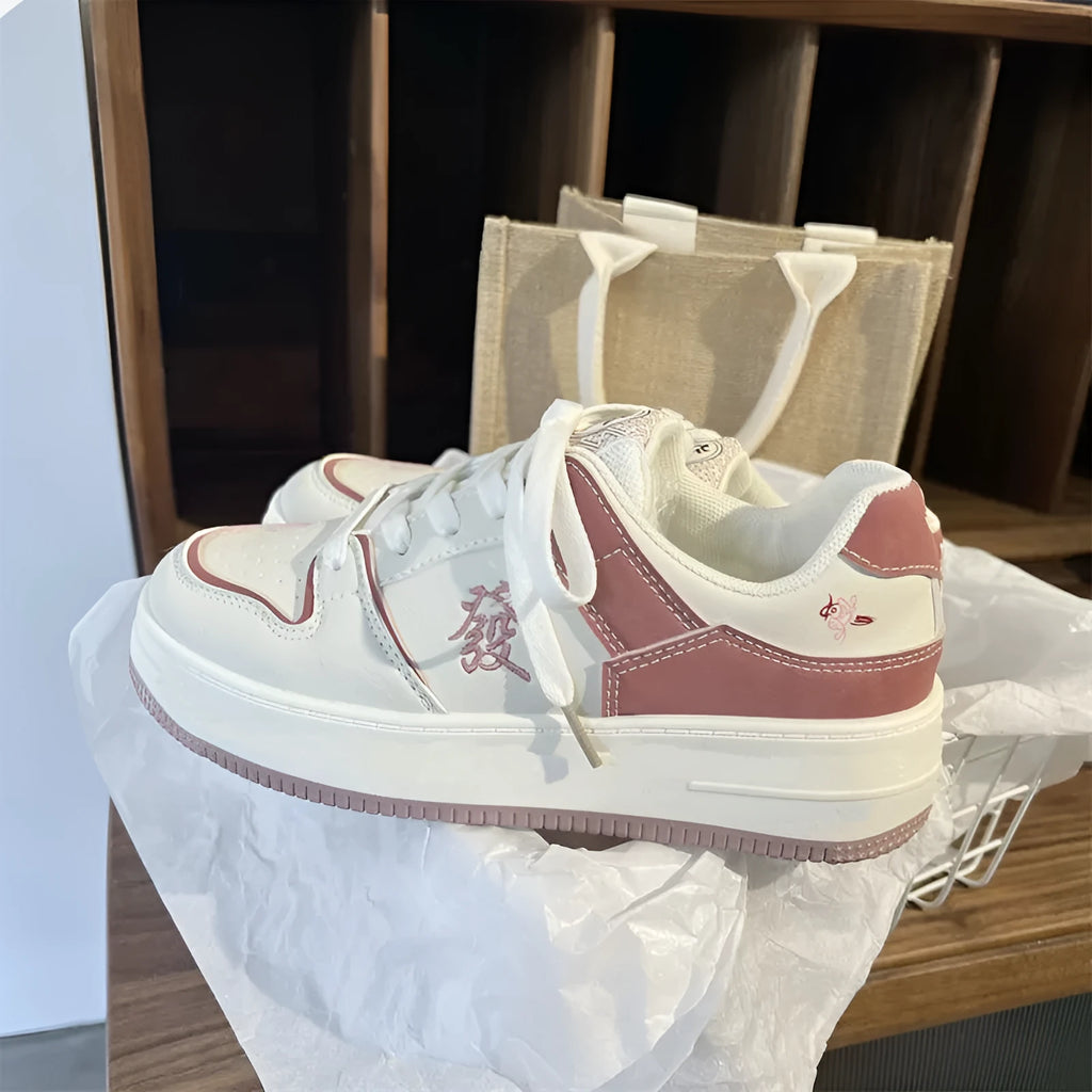 Men's retro low-top sneakers with synthetic PU upper, rubber sole, and colour blocking in green, pink, white, or white black.