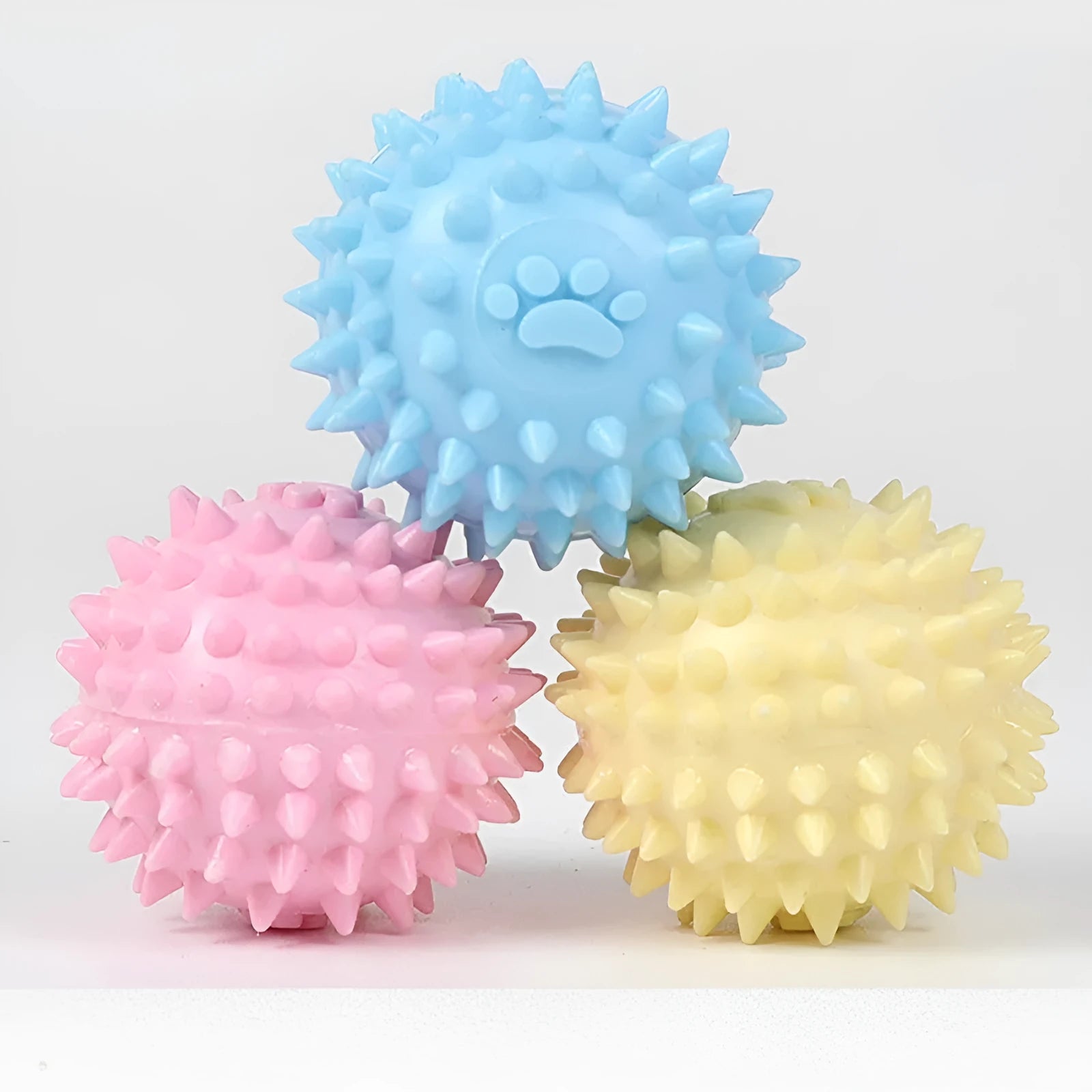 Blue TPR rubber dog and cat chewing ball with footprint texture, 6cm in diameter.