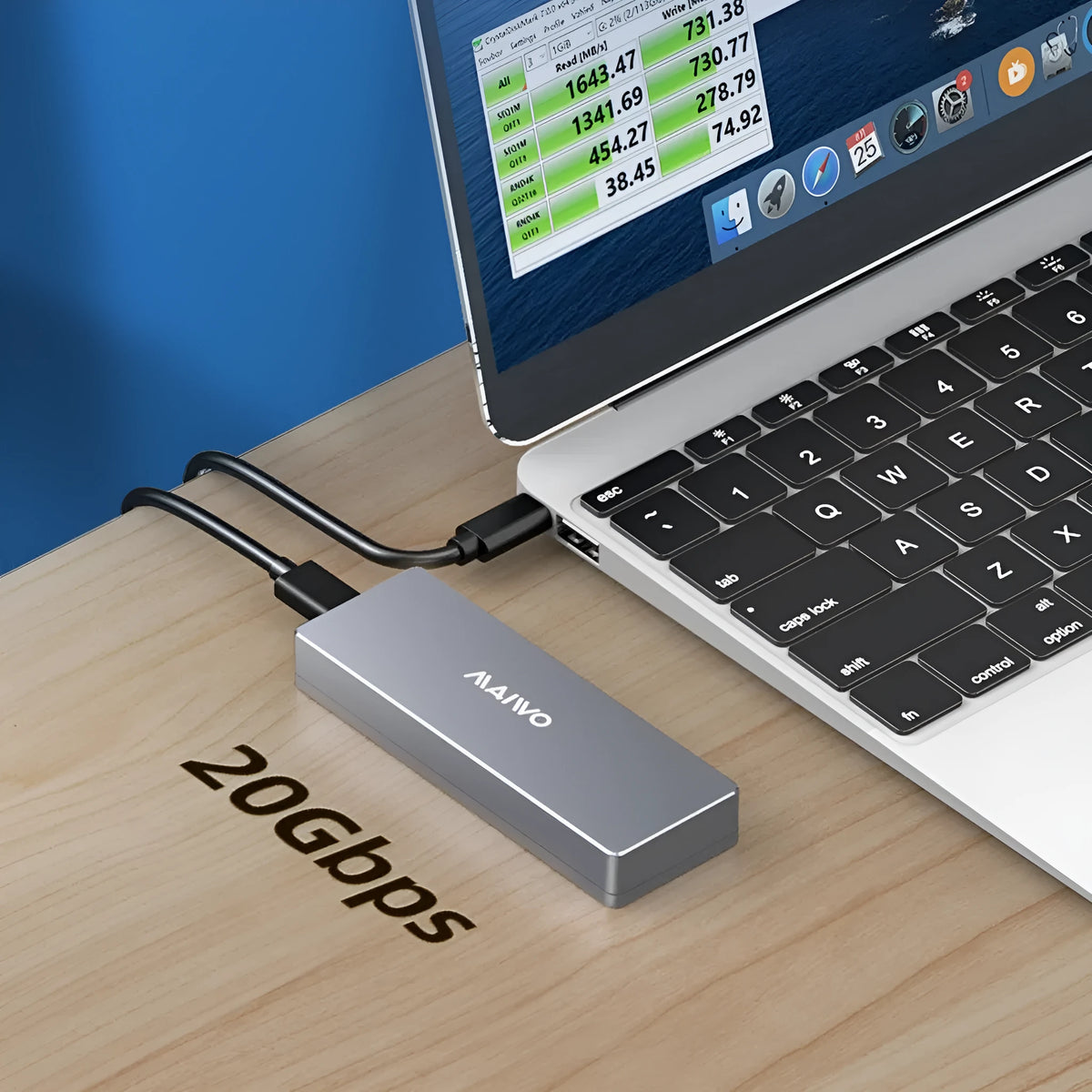 Type-C M.2 NVMe to USB solid state hard drive cartridge enclosure with aluminium alloy body and installation tools