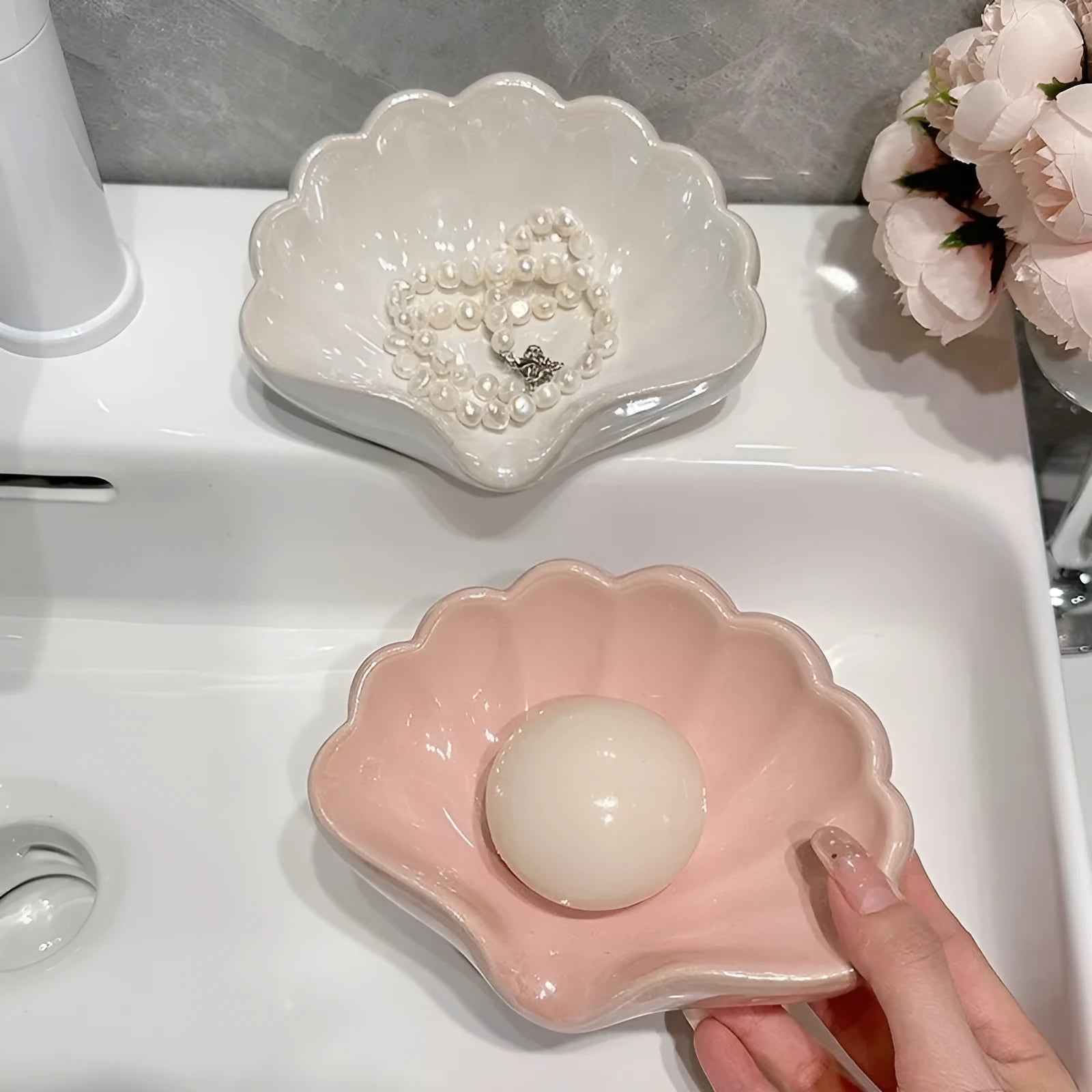 Plastic shell-shaped soap dish in pearl white or pink for bathroom use