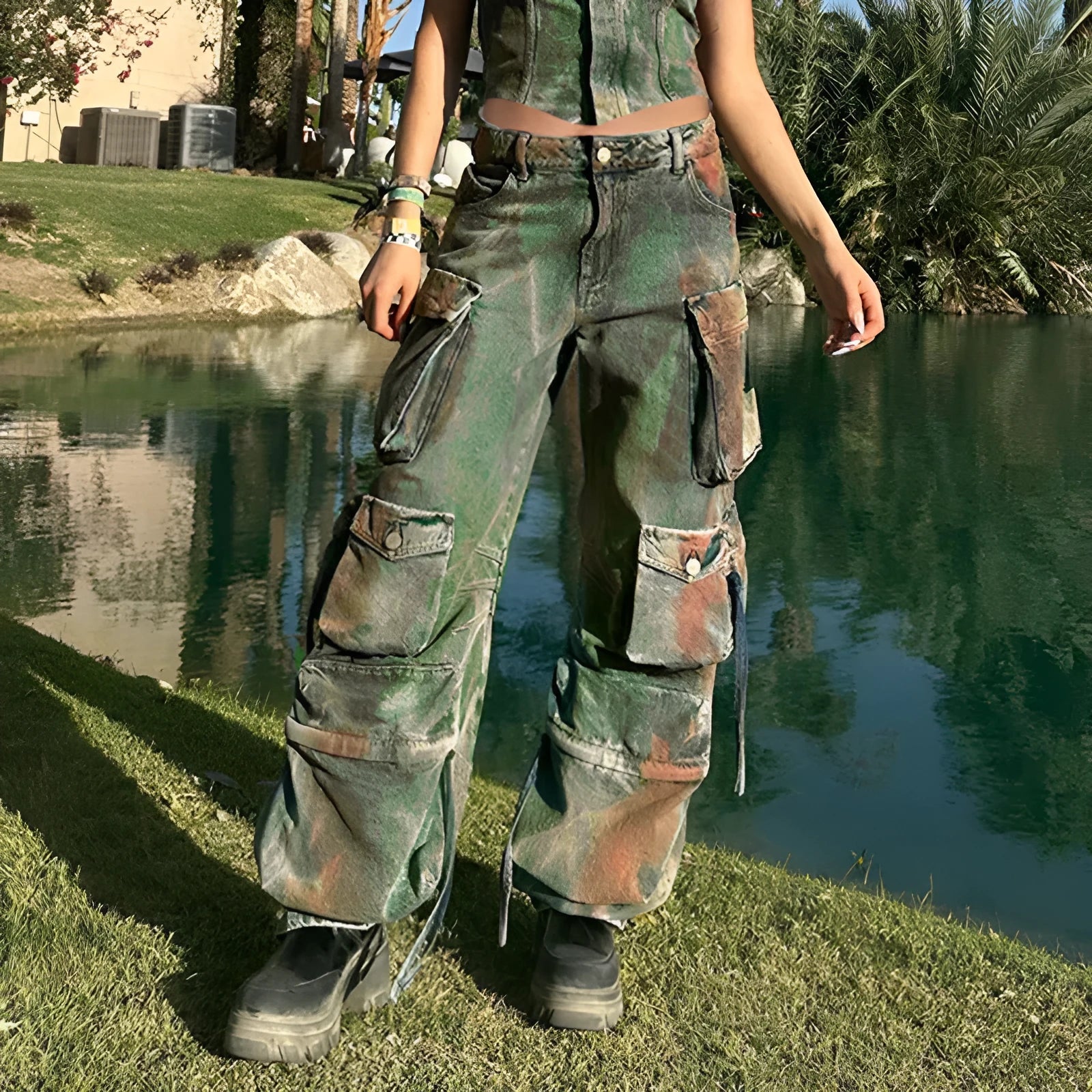 Women's gradient pocket cargo denim trousers in loose fit with patchwork detailing and multiple pockets