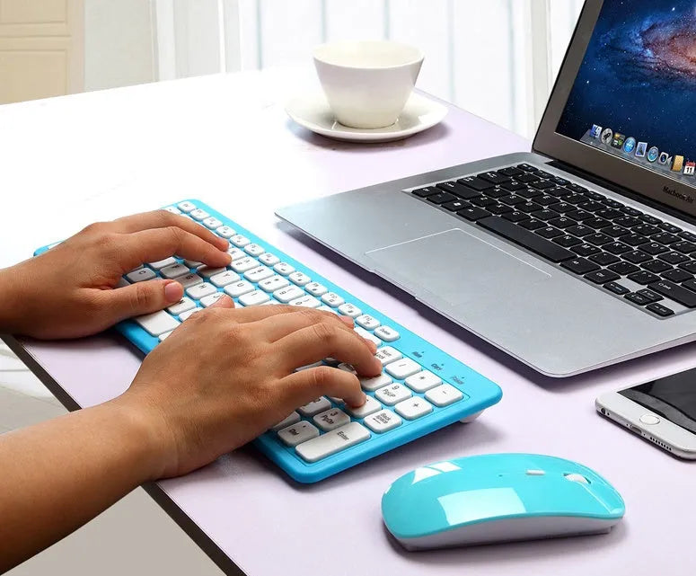 Wireless keyboard and mouse set in black, white, pink or blue with 96-key keyboard and adjustable DPI mouse