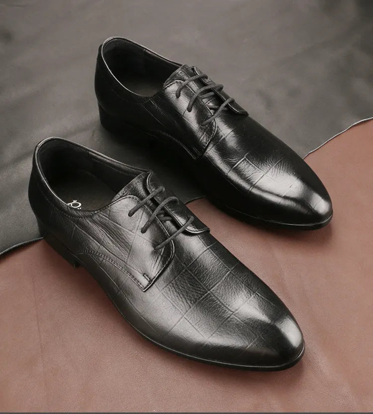 Men's black cowhide leather derby shoes with pointed toe and rubber sole for business dress