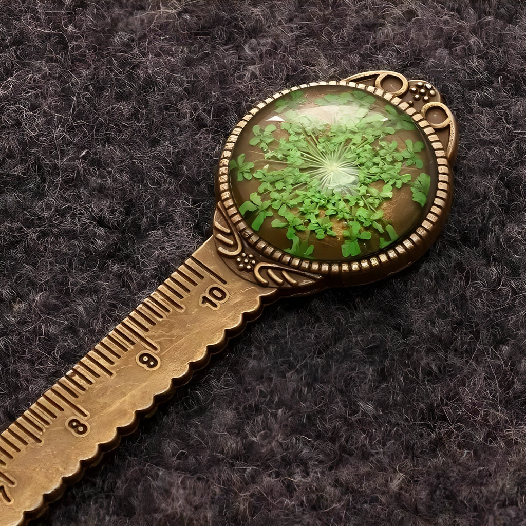 Handmade dry flower gypsophila ruler bookmark measuring 12cm with lace flower and clover arrangement