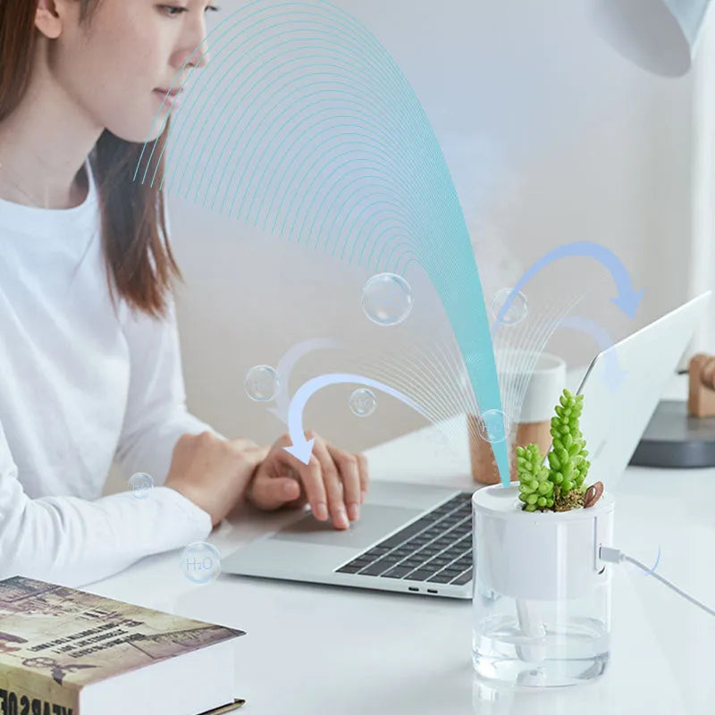 Small USB desktop humidifier in white, 320ml capacity, 120x97x97mm, with USB cable and timer.