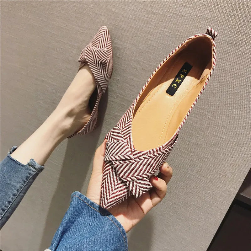 Women's pointed shallow mouth single shoes in black and red with low flat heel