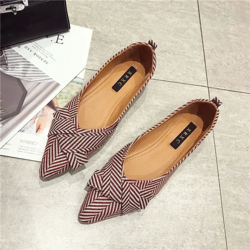 Women's pointed shallow mouth single shoes in black and red with low flat heel