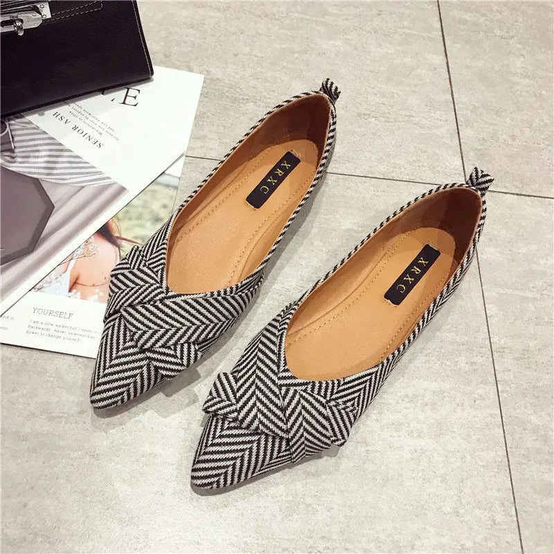 Women's pointed shallow mouth single shoes in black and red with low flat heel