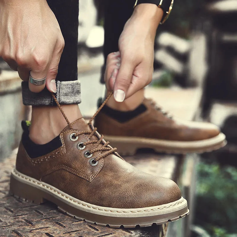 Men's casual shoes with round toe and artificial PU upper in black, brown and dark brown colour options