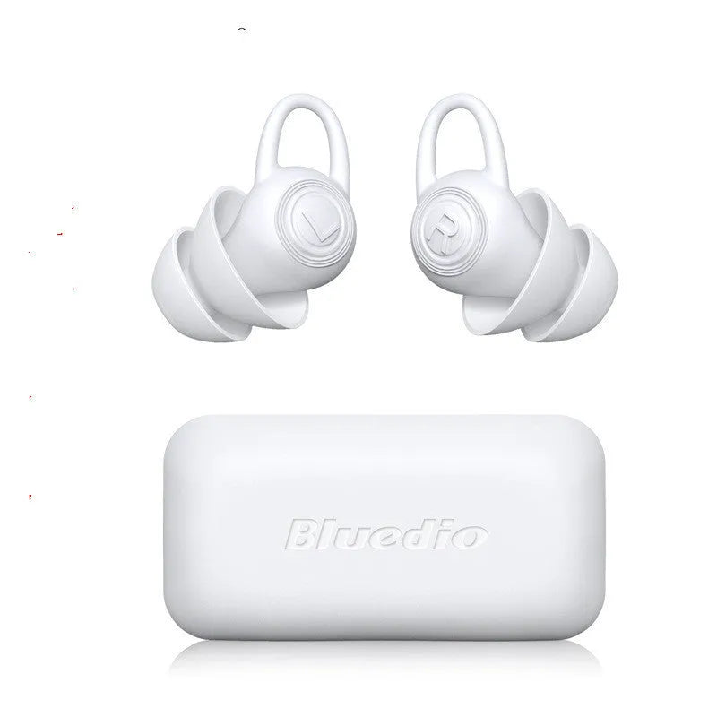 White silicone ear plugs for noise reduction with individual packaging
