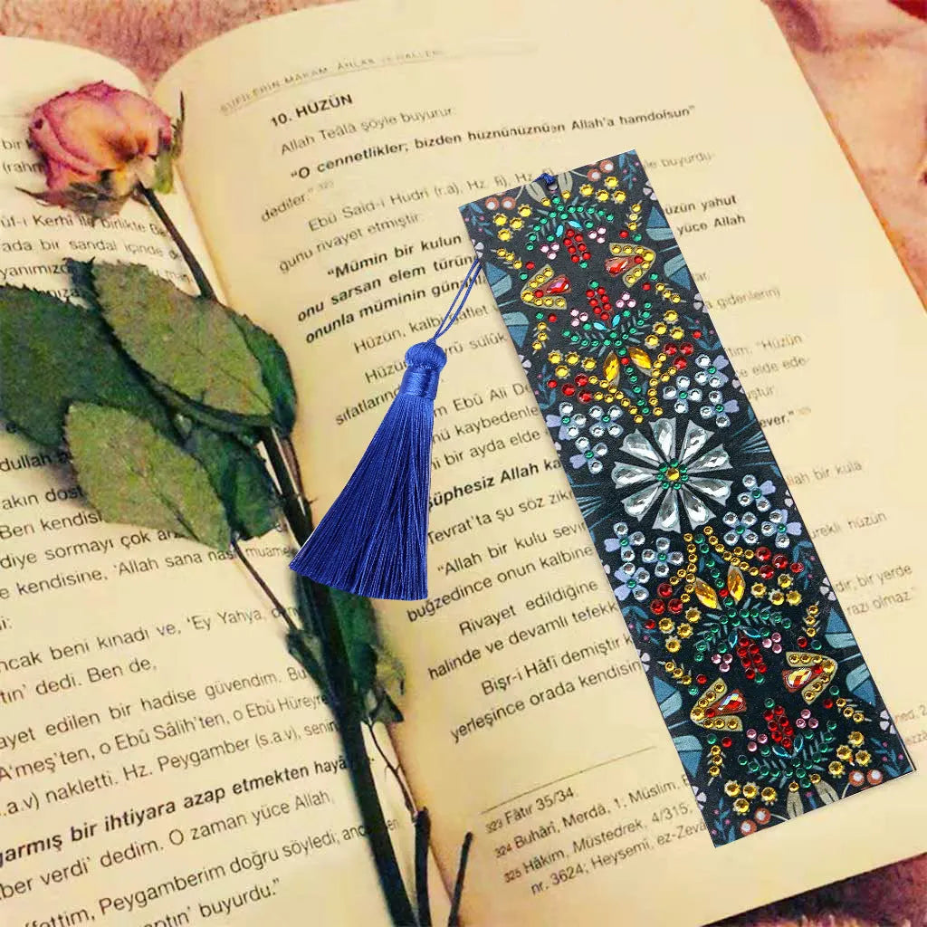 Diamond embroidered mandala flower bookmark on leather base with special-shaped diamond round diamonds