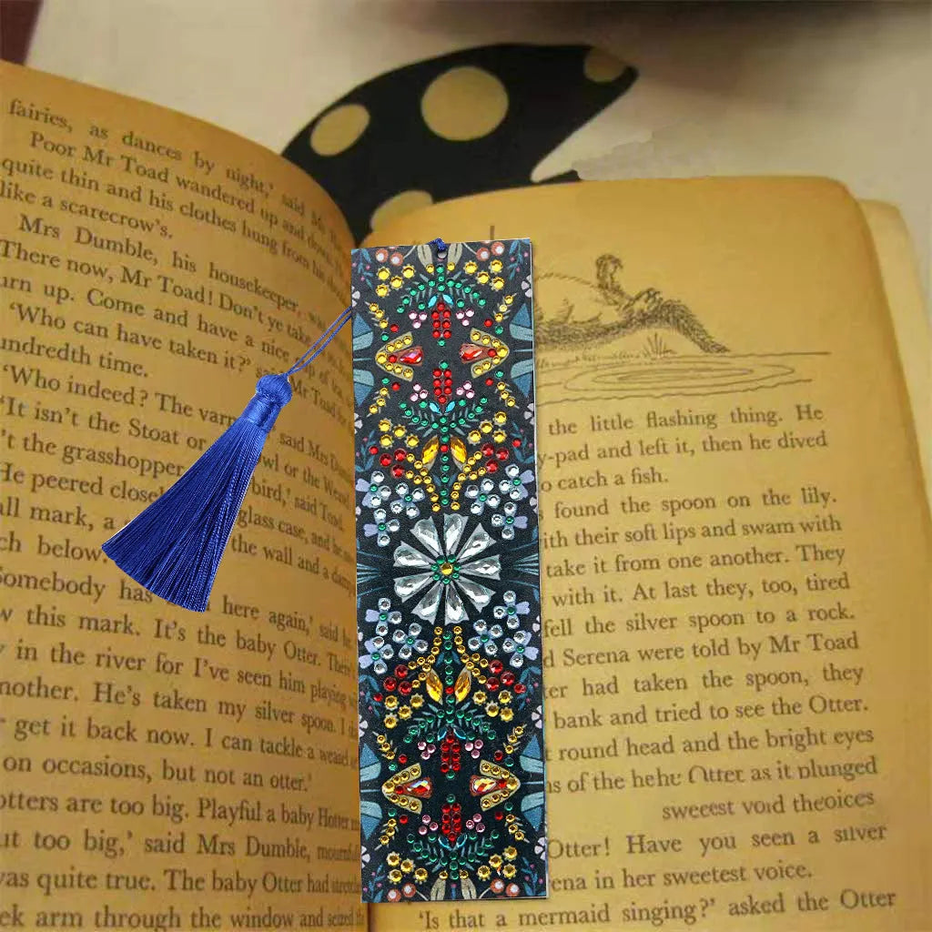 Diamond embroidered mandala flower bookmark on leather base with special-shaped diamond round diamonds
