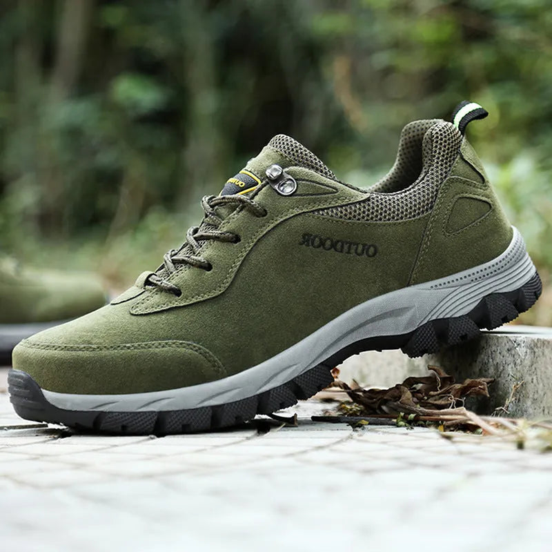Men's low-top hiking shoes in army green with PU insole and mesh lining
