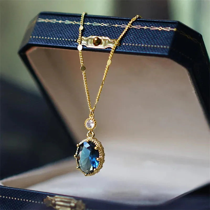 Gold electroplated geometry pendant necklace on adjustable chain with French retro design