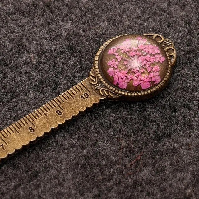 Handmade dry flower gypsophila ruler bookmark measuring 12cm with lace flower and clover arrangement