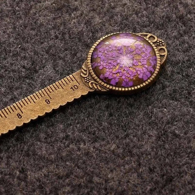 Handmade dry flower gypsophila ruler bookmark measuring 12cm with lace flower and clover arrangement