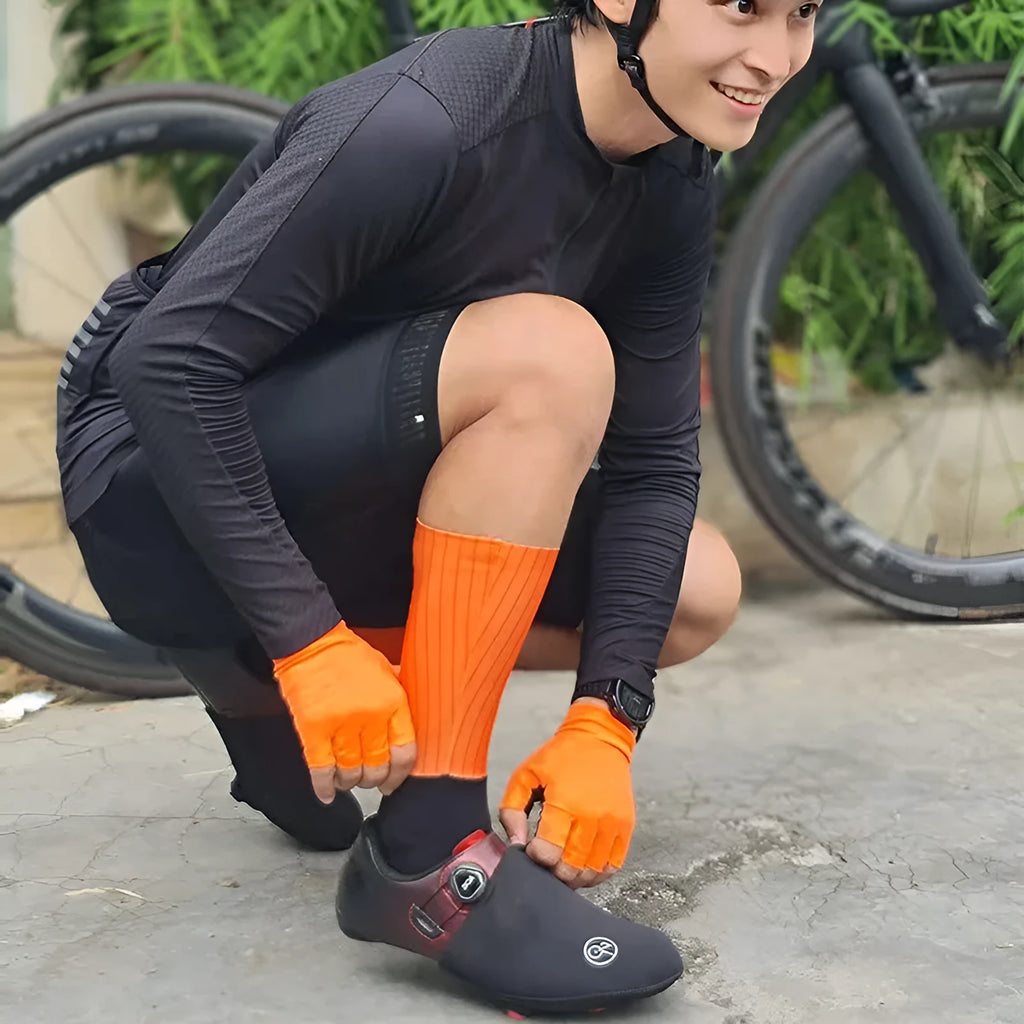 Athletic cycling and running socks in chemical fibre blend fabric, shown in orange, black, purple, white, grey or dark blue.