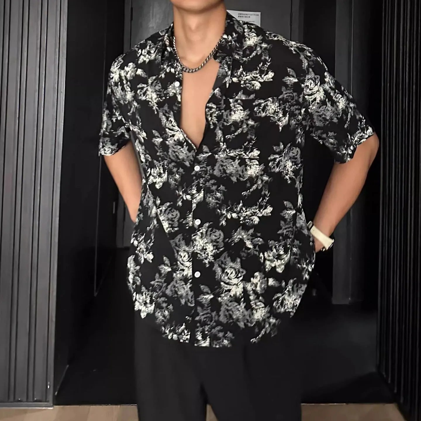 Loose casual short sleeve shirt with a floral print in a cardigan style.
