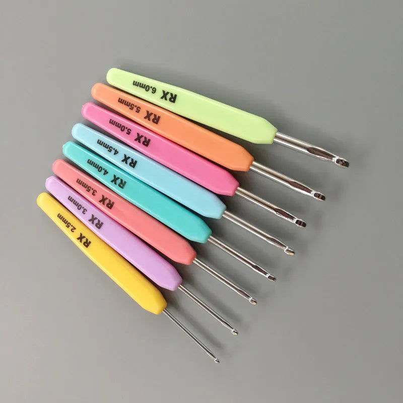 Complete set of 16 crochet hooks with soft and hard handles in storage bag
