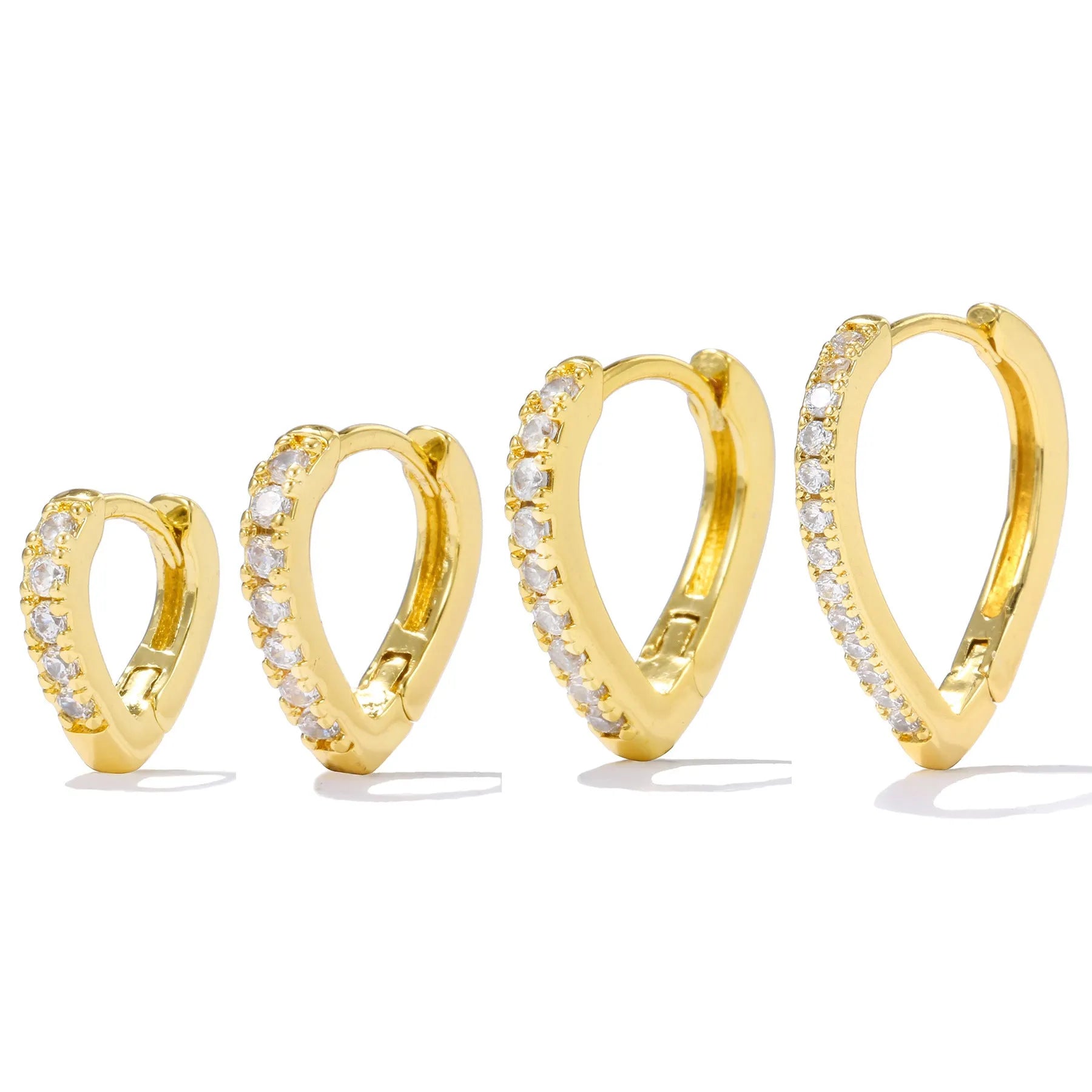 Geometric heart-shaped ear clip in gold and white colours with copper construction and electroplated finish