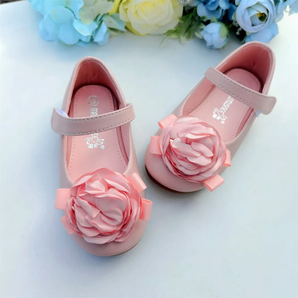 Princess flower girl shoes in pink or beige, PU leather upper, Velcro strap, flat heel, floral detail, sizes 19-35.