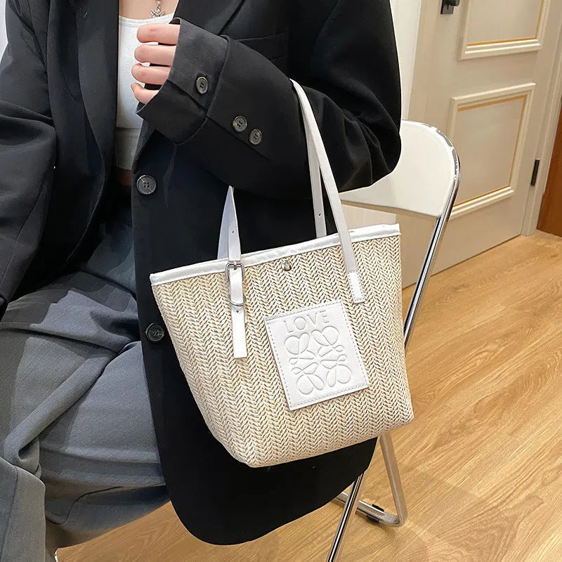 Women's straw woven shoulder bag in European retro style with sewn detailing and three-dimensional pockets