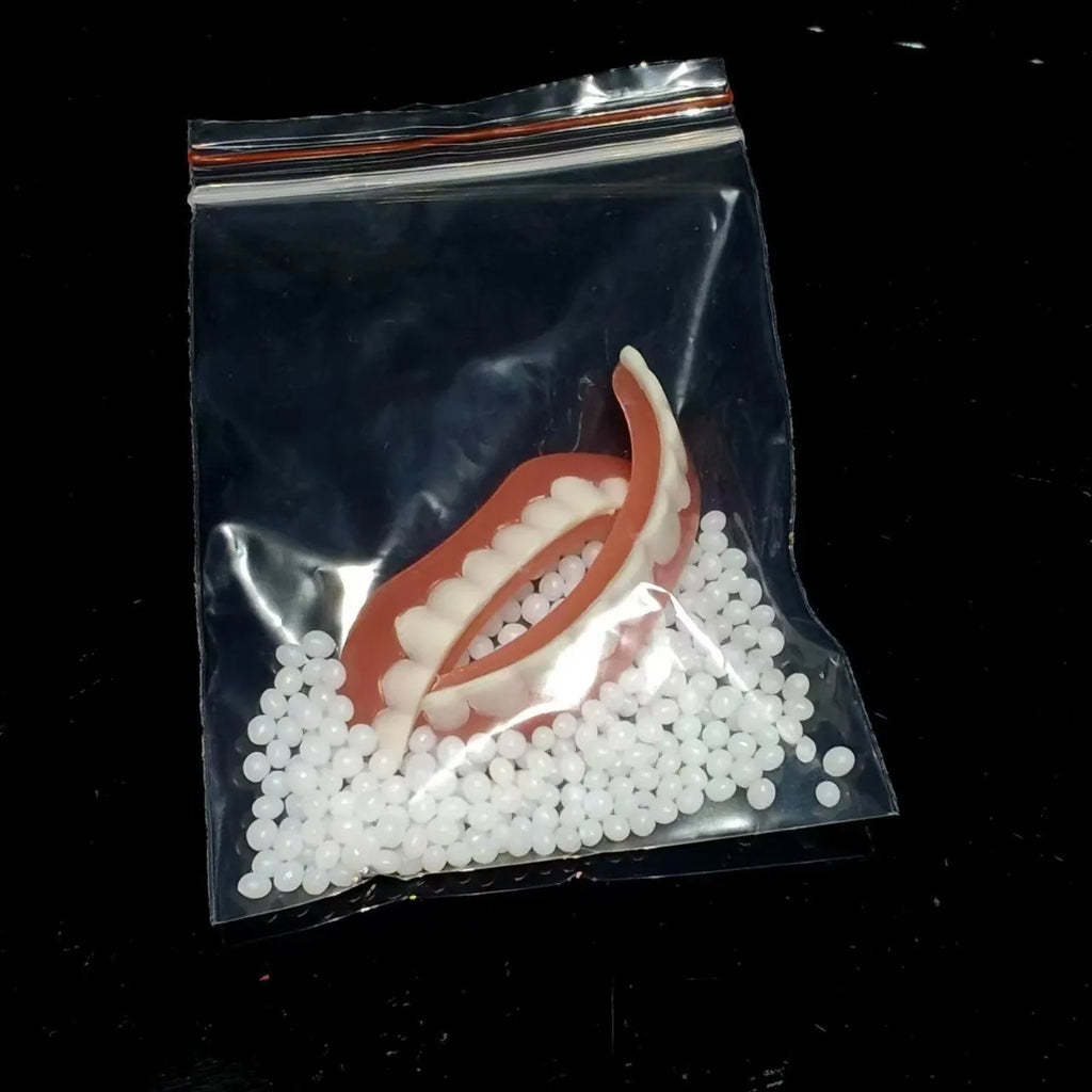 Silicone simulation dentures with upper and lower teeth for dental training in colour box packaging