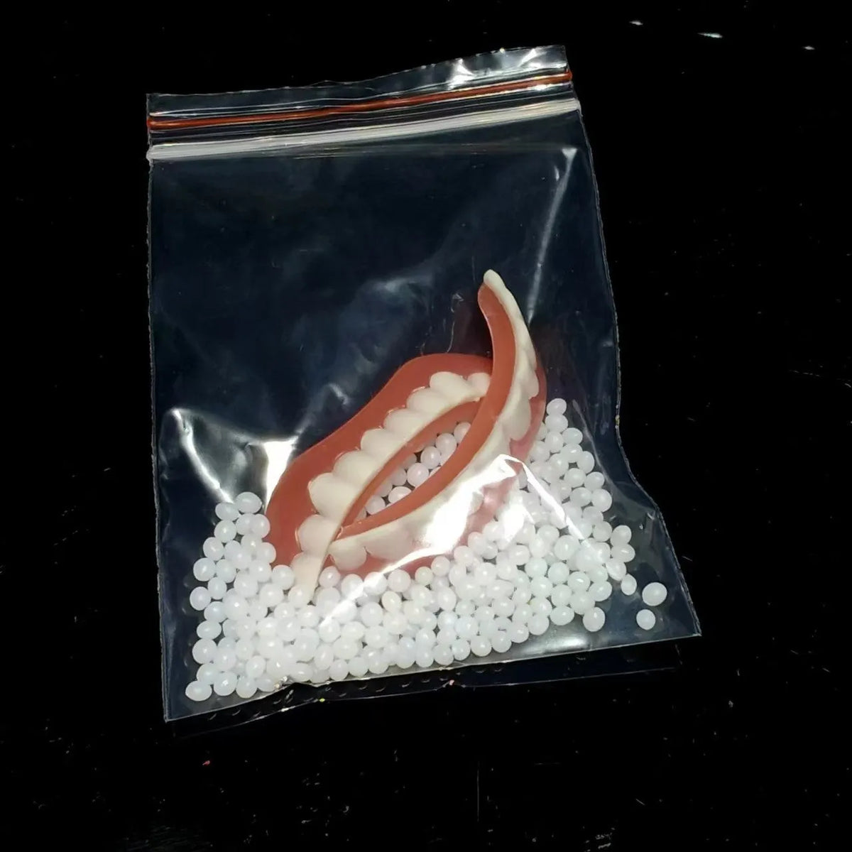 Silicone simulation dentures with upper and lower teeth for dental training in colour box packaging