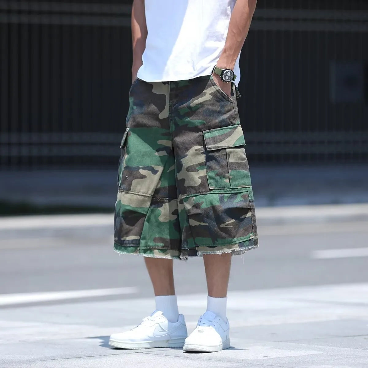 Men's retro camouflage workwear shorts in cotton blend fabric with loose cropped fit