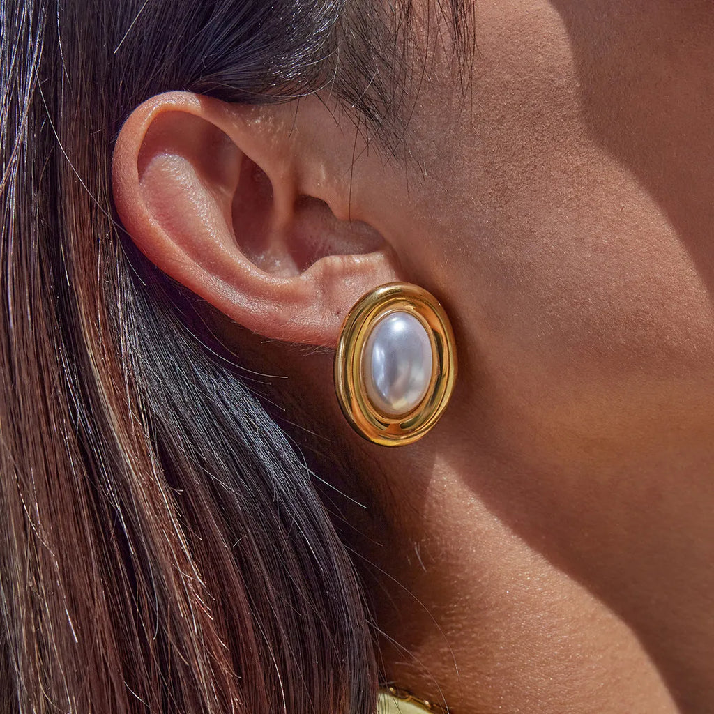 Stainless steel vintage pearl stud earrings with electroplated silver-tone finish and simulated pearl centres