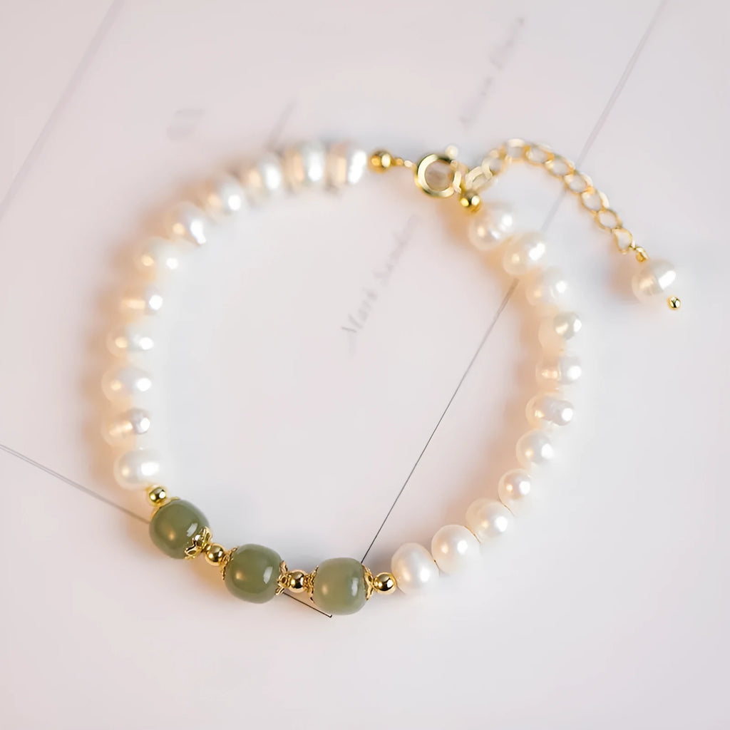 Natural freshwater pearl bracelet with diamond-shaped pearls in Hetian jade colour.