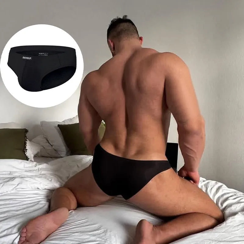 Men's low waist breathable briefs in solid colour with seamless hip lifting design