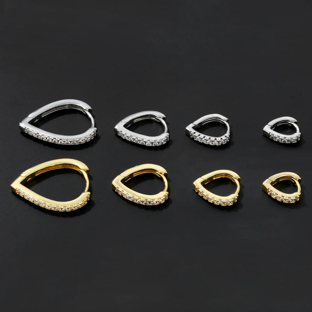Geometric heart-shaped ear clip in gold and white colours with copper construction and electroplated finish