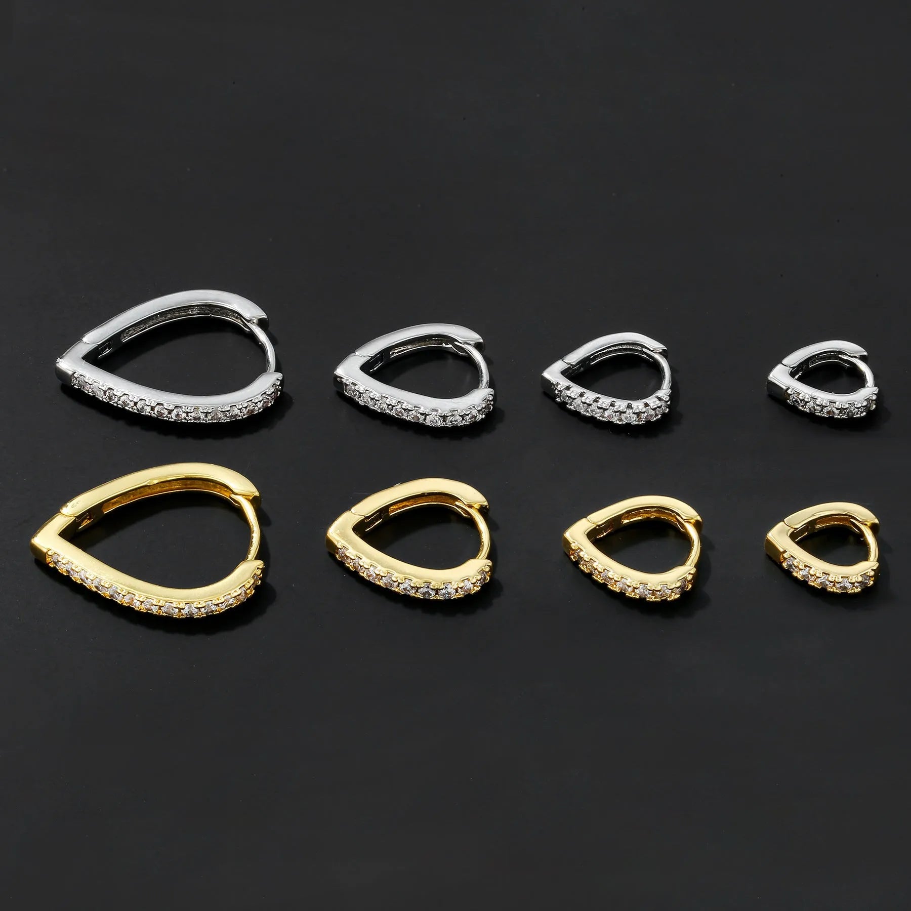 Geometric heart-shaped ear clip in gold and white colours with copper construction and electroplated finish
