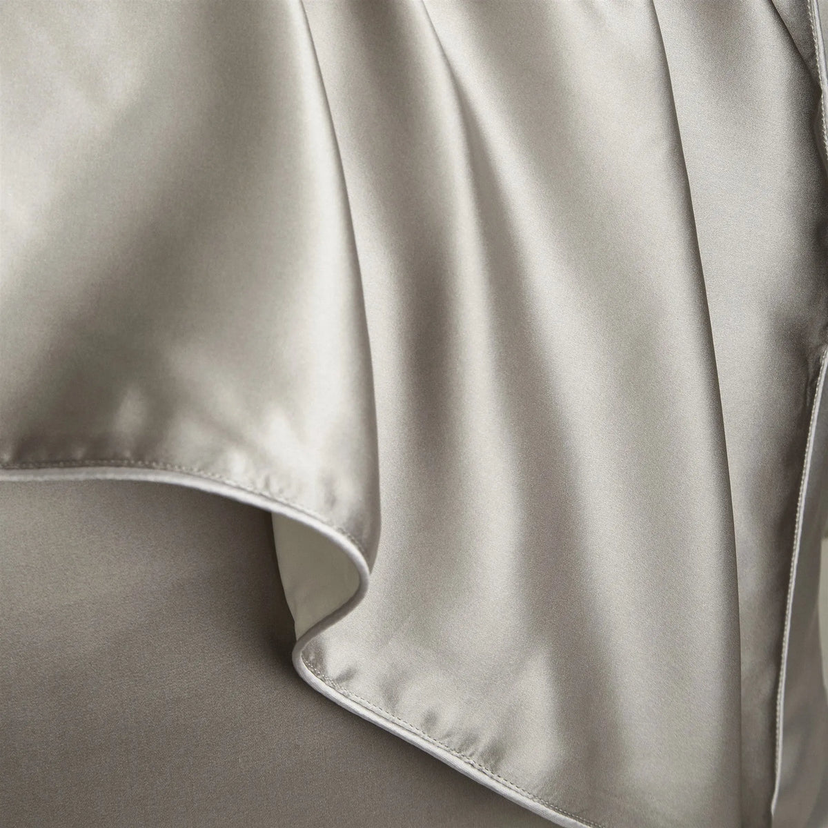 Single mulberry silk pillowcase in light luxury palace style, showing inlaid rope weave detail.